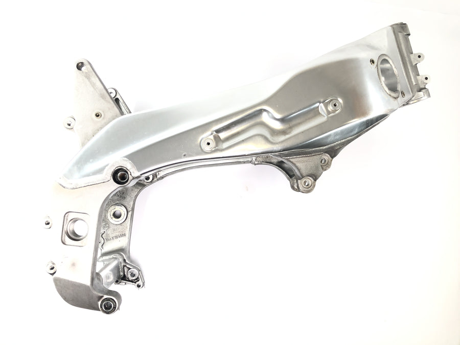 Aprilia RSV 1000 RP Mille [2001] - frame with papers