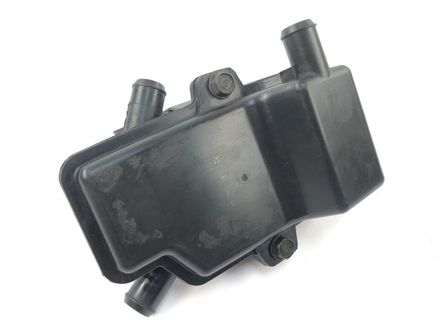 Honda CB 750 RC42 [1996] - Secondary air housing engine ventilation