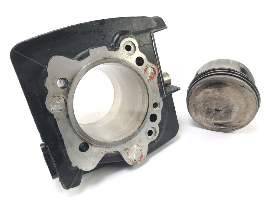 Ducati 900 SS [1991] - Cylinder with vertical piston