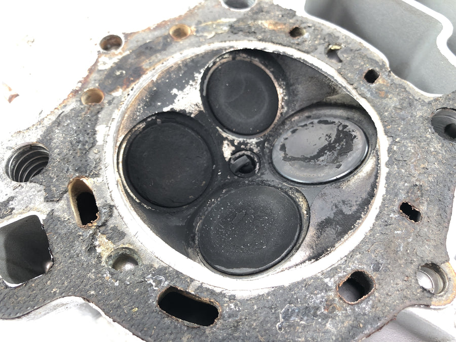 Honda GL 500 Silverwing PC02 [1982] - cylinder head on the right