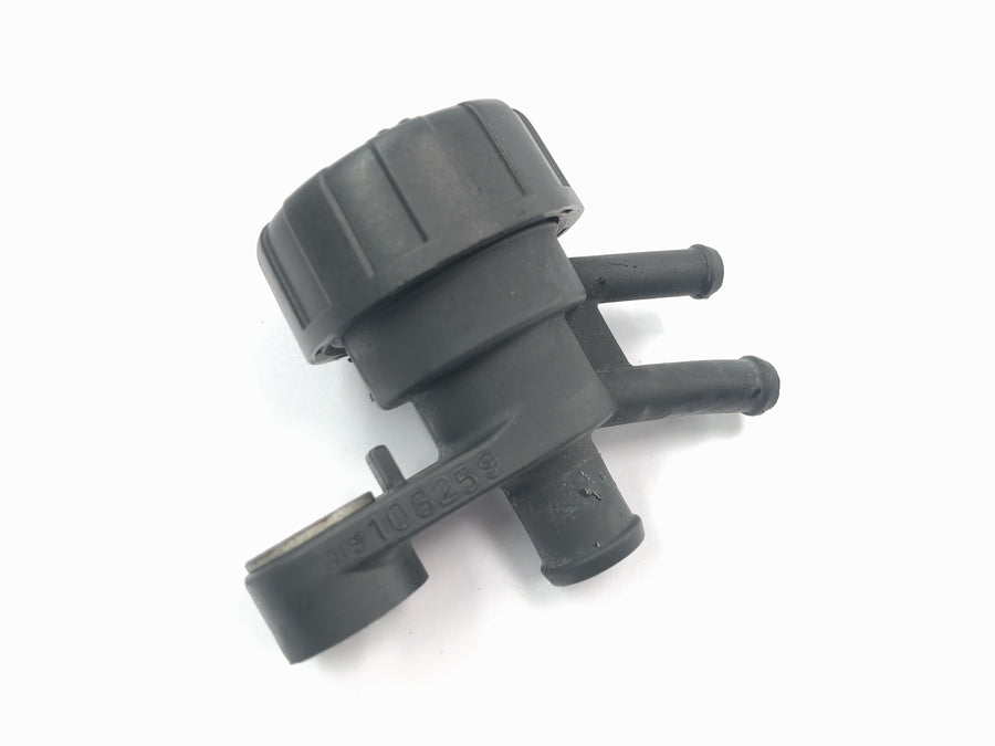 Aprilia RSV 1000 R [2004] - Coolant filler neck
