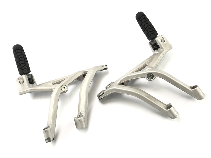 KTM 690 SM Prestige [2007] - Pedia's footrest footrest brackets on the left and right