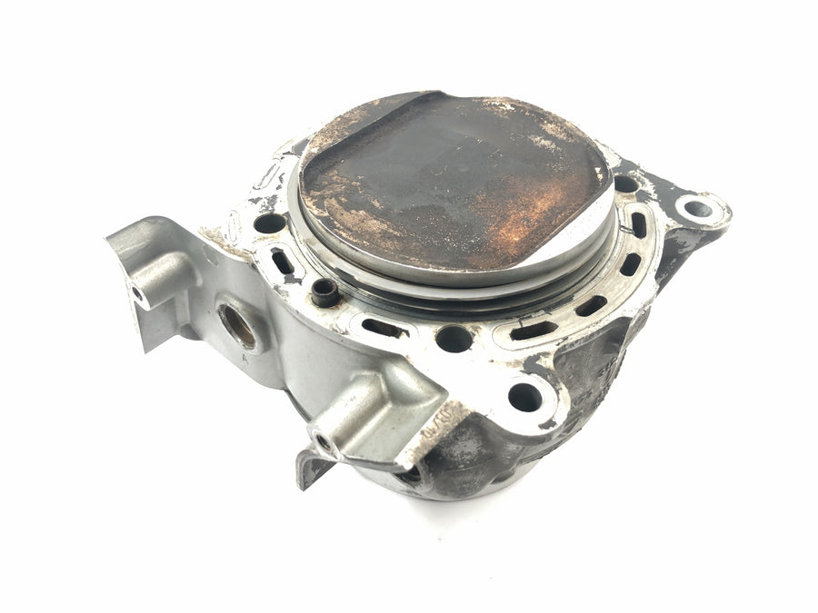 Ducati Multistrada 1200 S Touring [2009] - cylinder with piston at the front