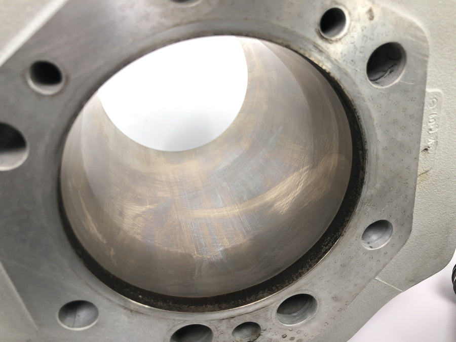Moto Guzzi V11 Sport [1999] - cylinder with piston on the left