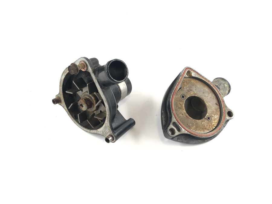 Triumph Speed ​​Triple 955i [1999] - Water pump with housing