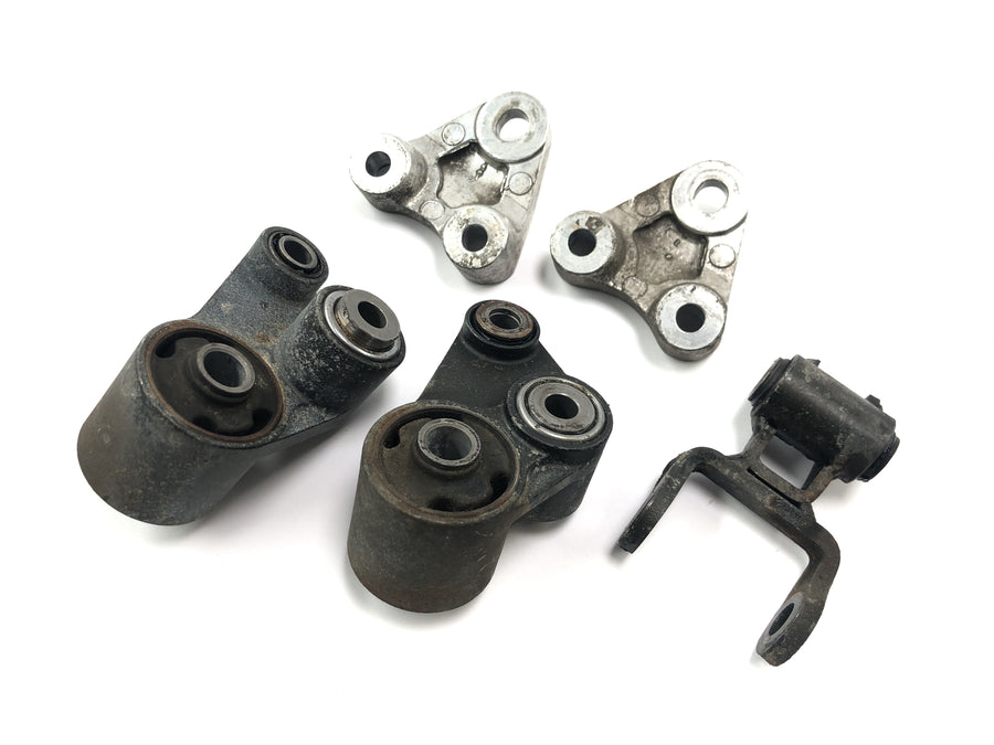 Yamaha XJR 1300 RP02 [1999] - Engine mount engine mount