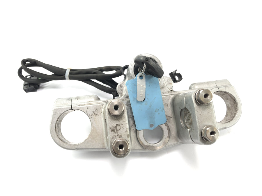 BMW F 650 GS R13 [2002] - locksmith with fork bridge at the top tank lock ignition lock