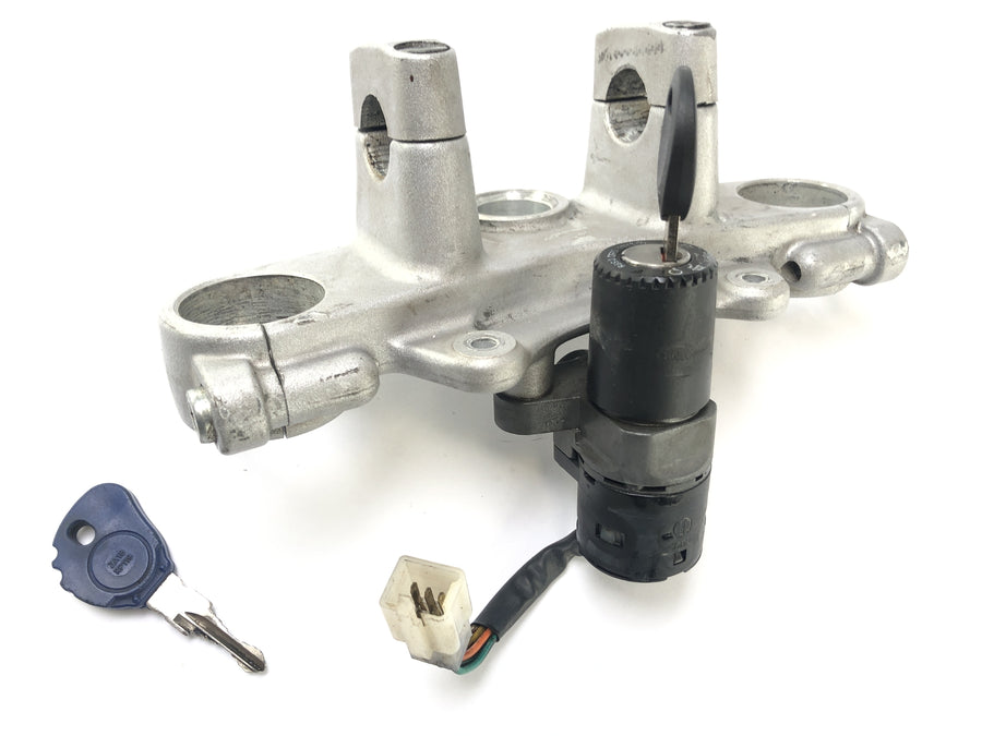 Yamaha XT 125 X [2004] - Top triple clamp with ignition lock