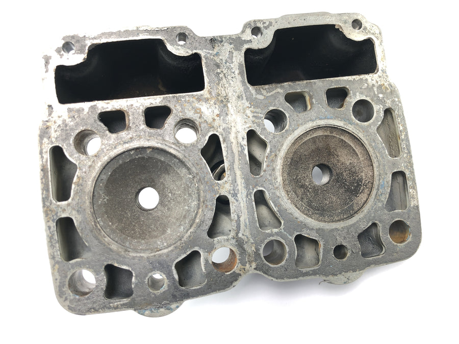 Suzuki RG 250 Gamma GJ21D [1987] - Cylinder head cylinder head cover with water connection