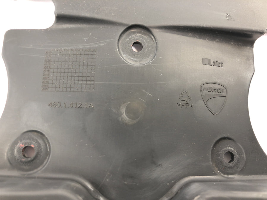 Ducati Multistrada 1200 S Touring [2009] - Fork bridge fairing for lower fork bridge