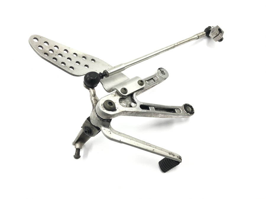 Yamaha YZF R1 RN04 [2001] - left footrest system with shift lever and shift linkage