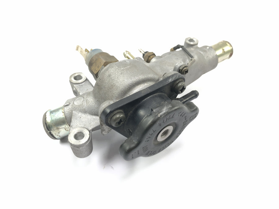 Yamaha V Max 1200 2LT [1998] - Coolant distributor, thermostat housing, water connection