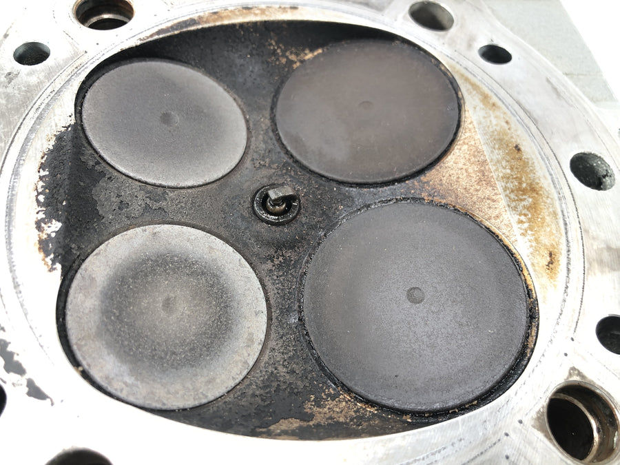 Ducati 999 H4 [2003] - cylinder head at the back