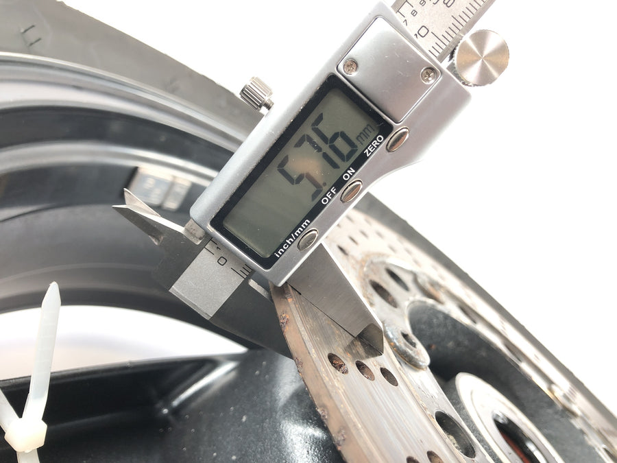Kawasaki GPZ 1100 ZXT10E [1997] - rear wheel rim behind