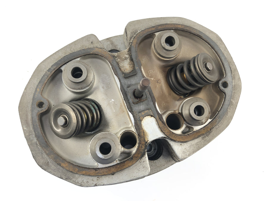 BMW R 100 RT 247 [1981] - cylinder head on the right
