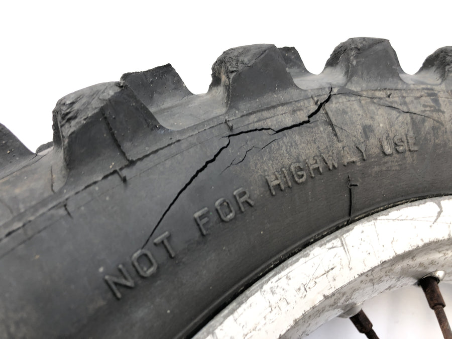 Yamaha TT 600 59X [1986] - Hinters rim Rad 2.50 x 18 "tires porous