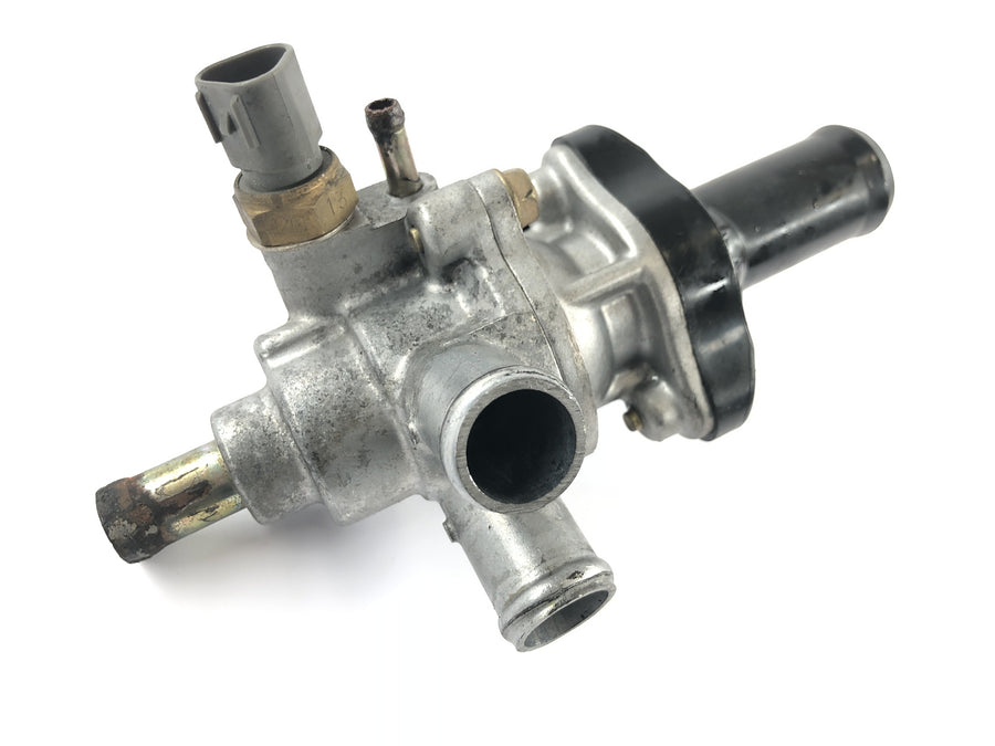 Honda VTX 1800 SC46 [2004] - Thermostat cooling water distributor coolant connection