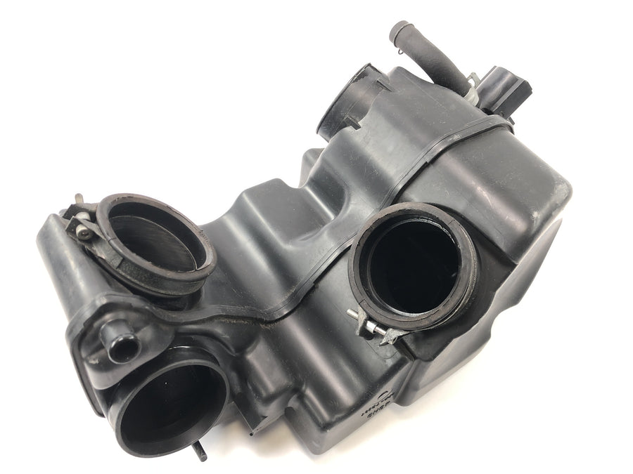 Suzuki VZ 1500 WVCU [2011] - Air filter box airbox air filter housing intake box