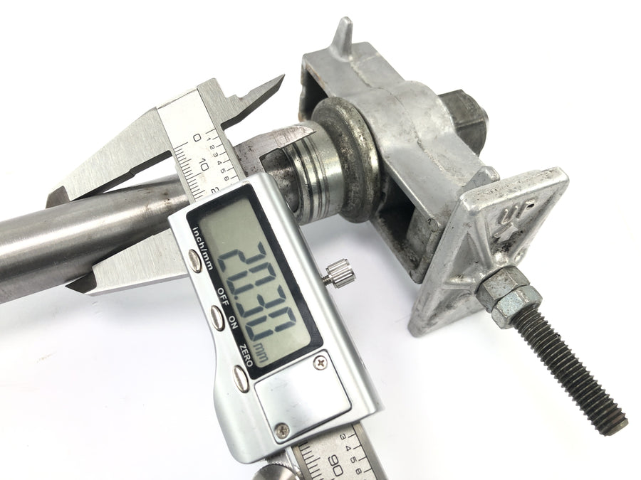 Honda CBX 750 RC17 [1984] - rear axle with chain tensioner and distance sleeves