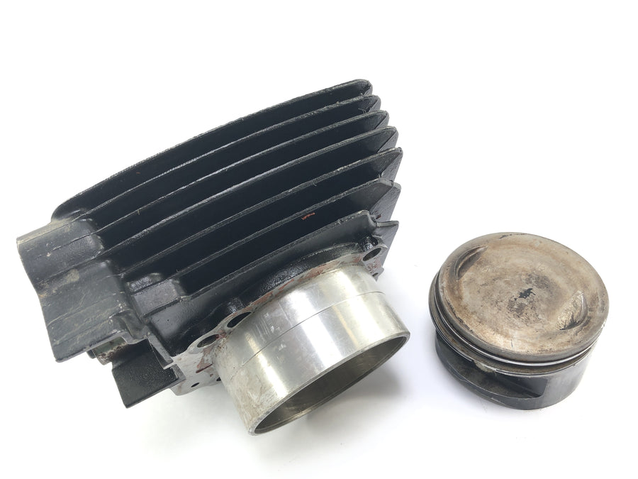 Ducati 900 SS [1991] - Cylinder with vertical piston