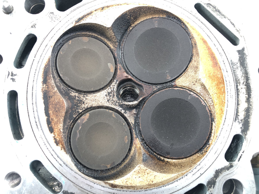 Aprilia RSV 1000 R [2004] - cylinder head valve head engine cylinder head rear