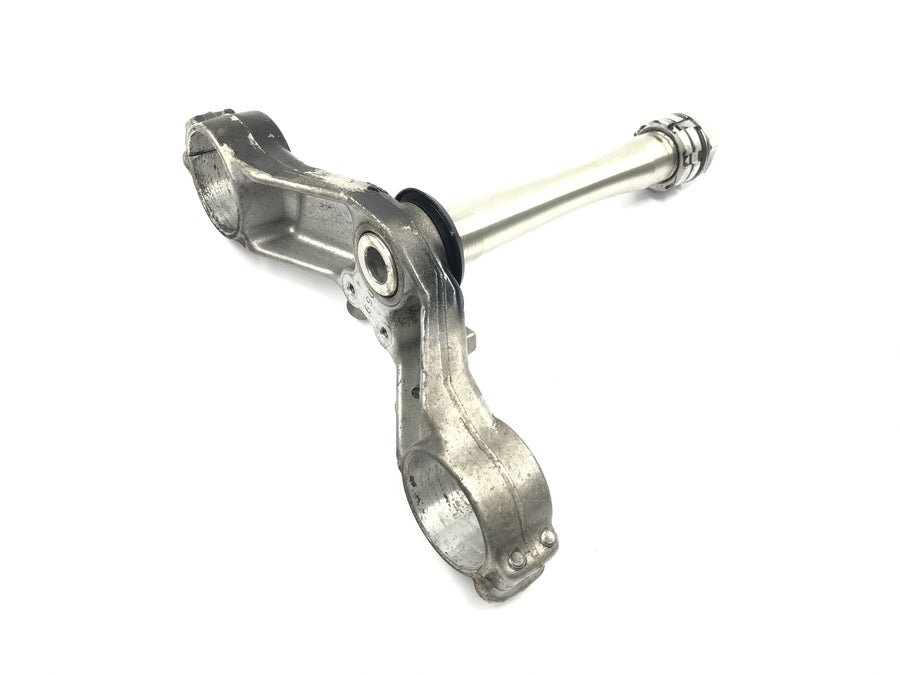 Yamaha YZF R1 RN04 [2001] - Fork bridge below head tube