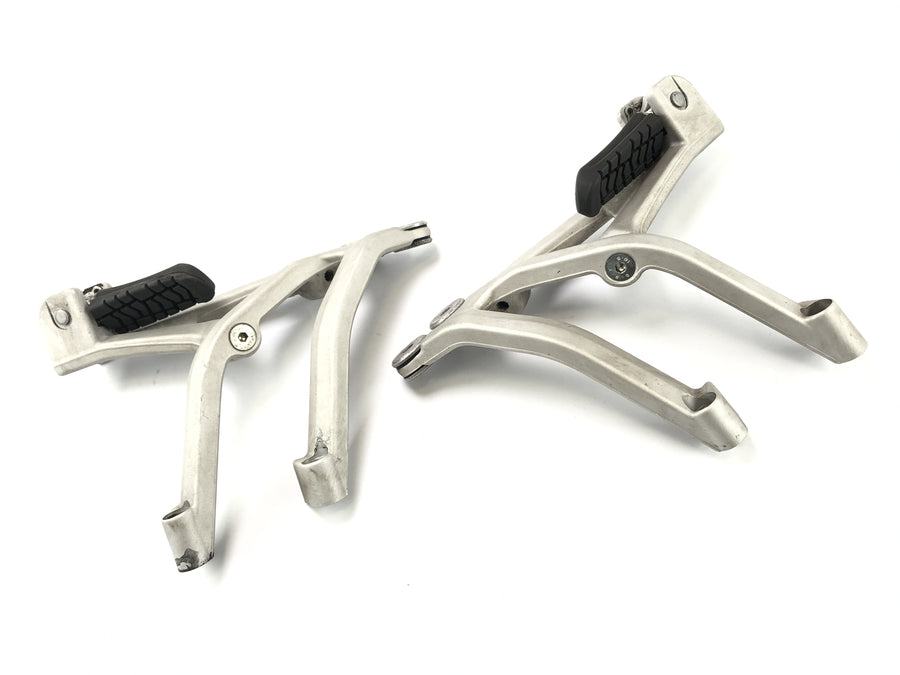 KTM 690 SM Prestige [2007] - Pedia's footrest footrest brackets on the left and right