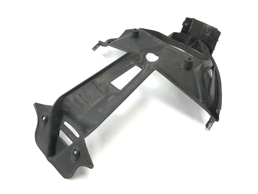 Aprilia RST 1000 Futura [2002] - cladding keel disguise below middle
