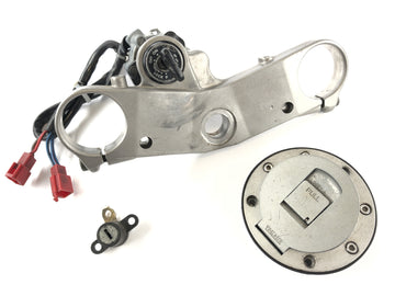 Yamaha YZF 750 R 4HN [1996] - locksmith with fork bridge above ignition lock tank lid and seat lock
