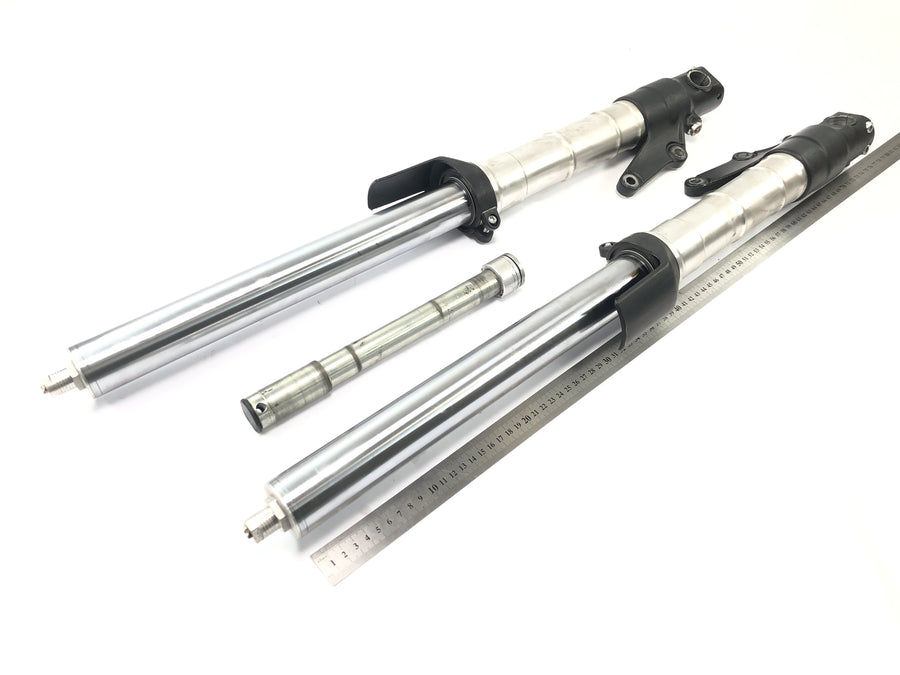 Triumph Speed ​​Triple T509 [1998] - Telescopic fork with axle