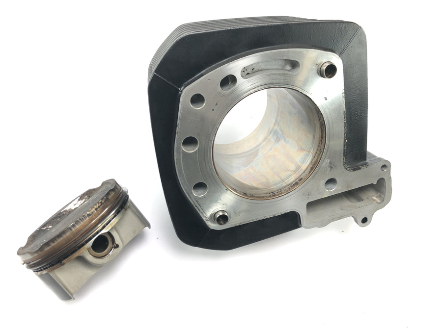 Moto Guzzi Stelvio 1200 8V [2016] - cylinder with piston on the left