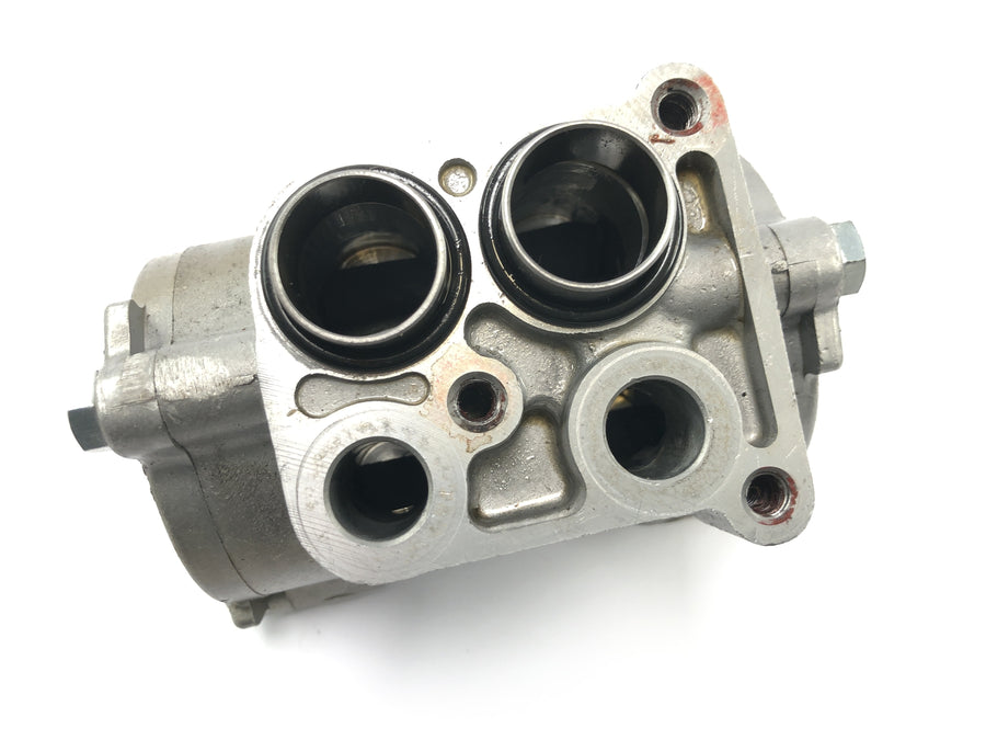 Kawasaki ZRX 1200 S ZRT20A [2001] - Oil pump oil filter housing pump unit