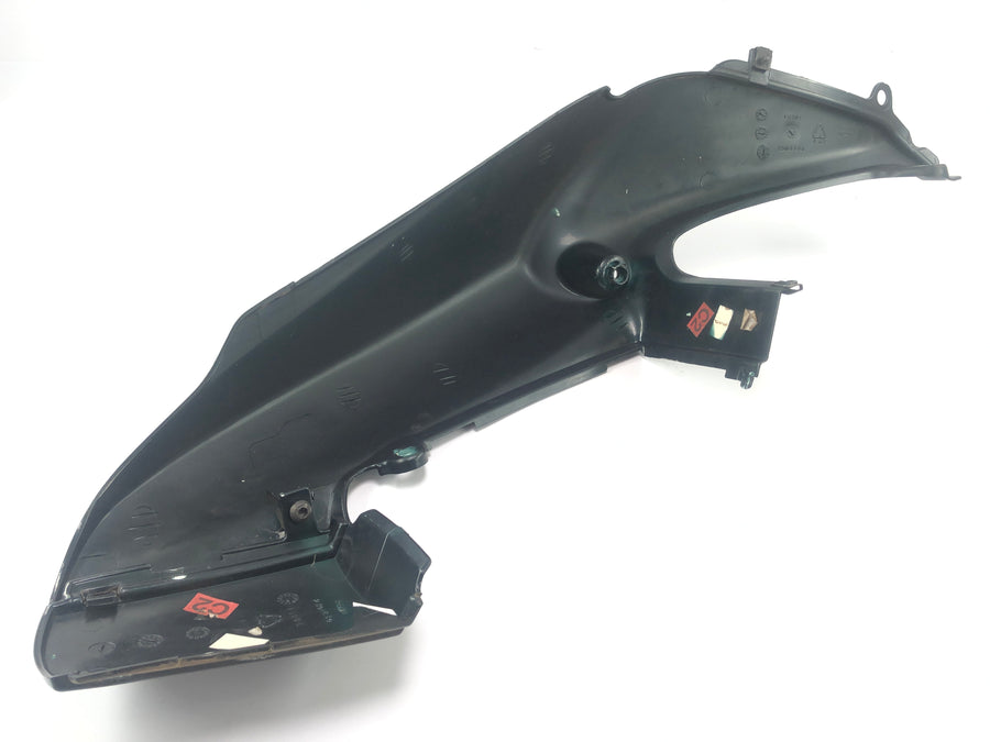 Triumph Daytona 955i [2004] - rear cladding cladding with crack in the middle section