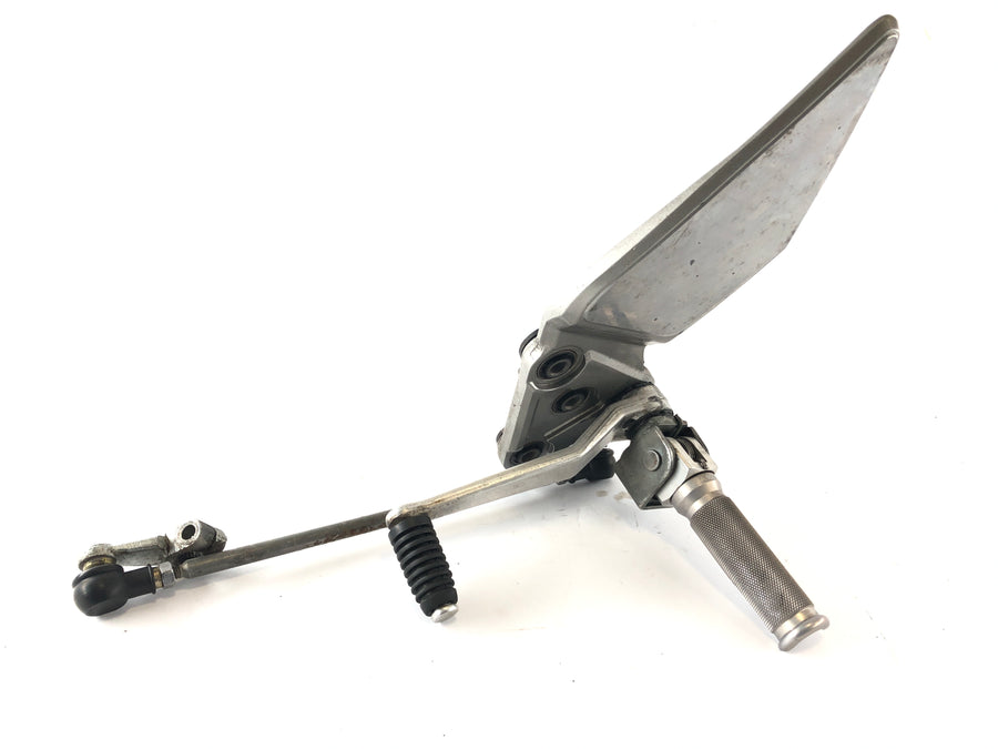 Suzuki Bandit GSF 1200 S WVA9 [2001] - Driver footrest left with holder and gearshift pedal
