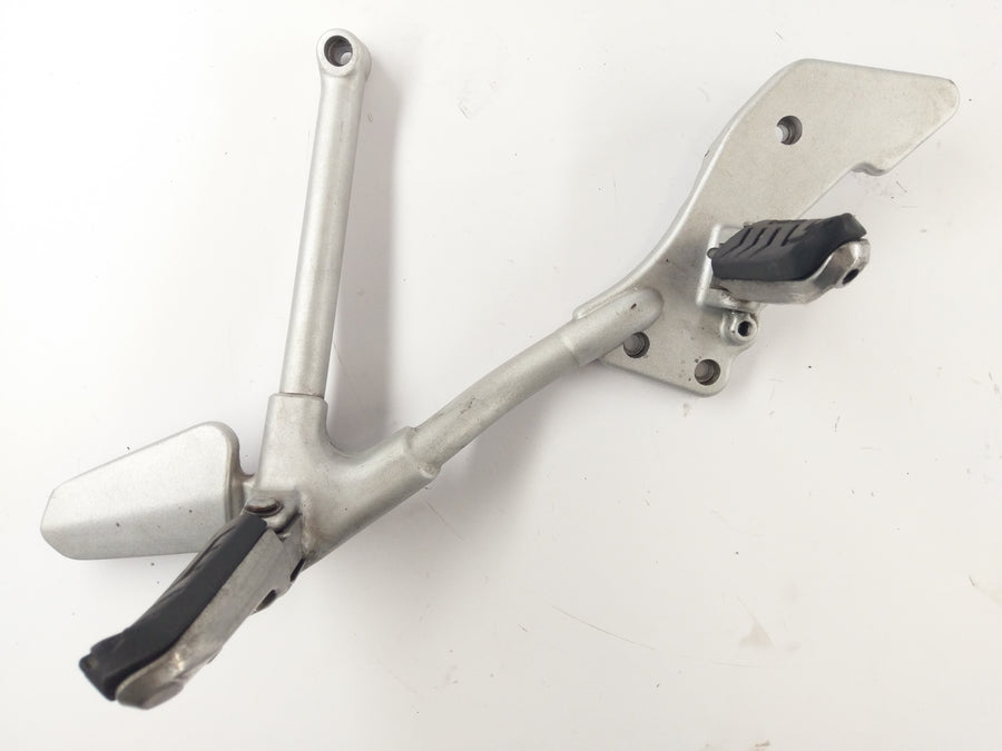 Moto Guzzi Stelvio 1200 4V [2008] - Peg holder right footrest