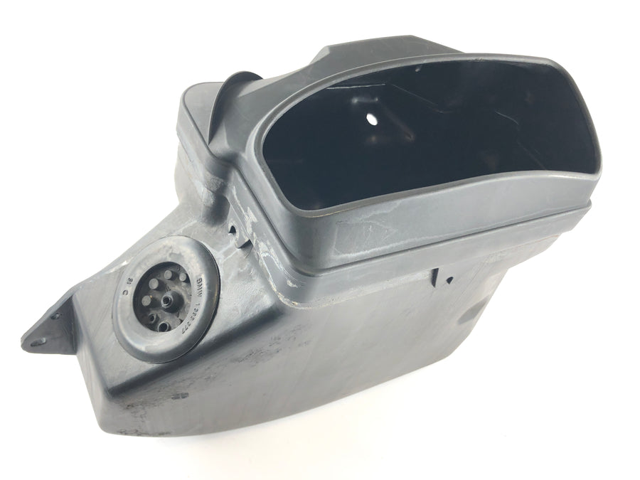 BMW R 1150 RT [2003] - compartment for radio CD changer entertainment system