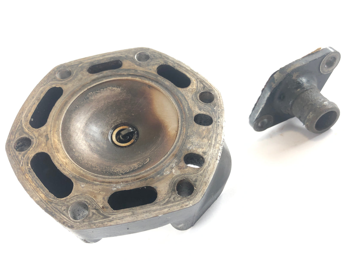 Cylinder cover cylinder head with cooling water flange | Motorize