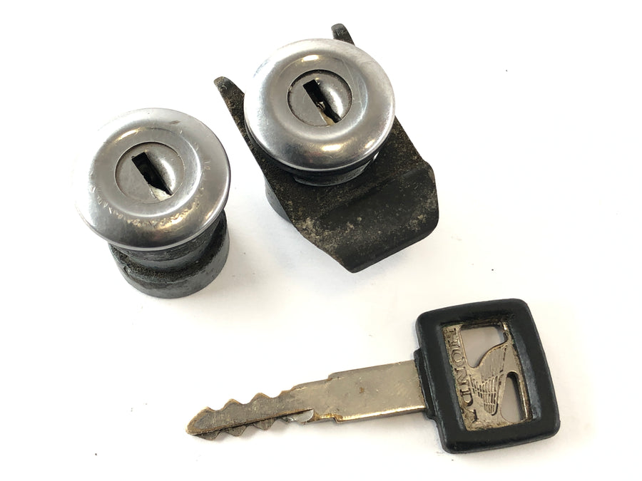 Honda GL 1500 Goldwing SC22 [1988] - Locks for storage compartment pair