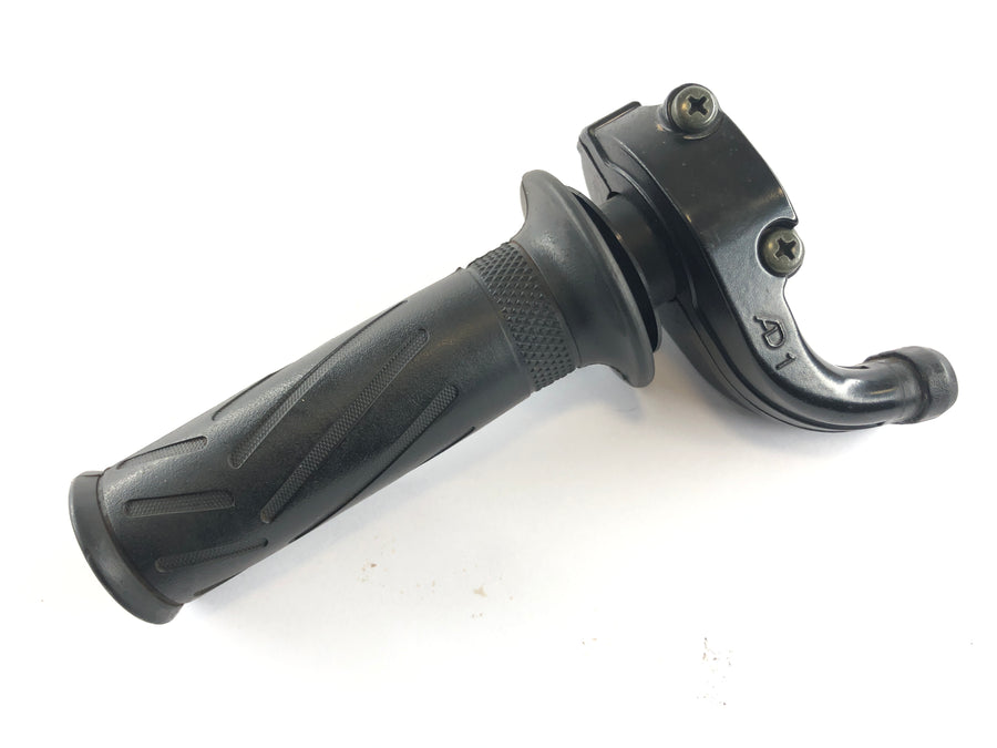 Yamaha YZF R1 RN04 [2000] - Throttle