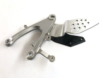 Yamaha YZF R1 RN12 [2005] - Footrest holder right - 0