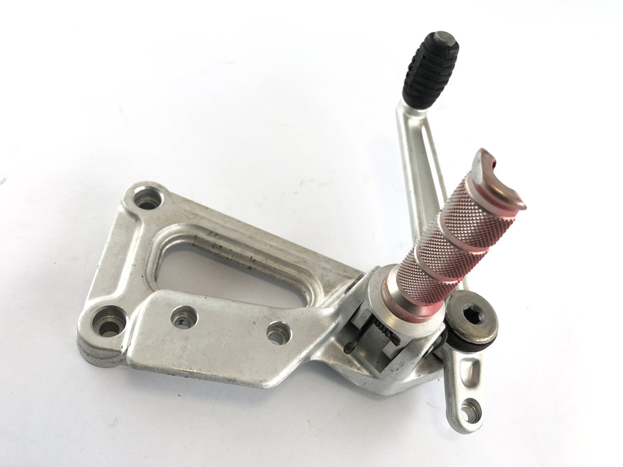 Ducati 900 SS [1993] - Driver's footrest right with holder and brake pedal