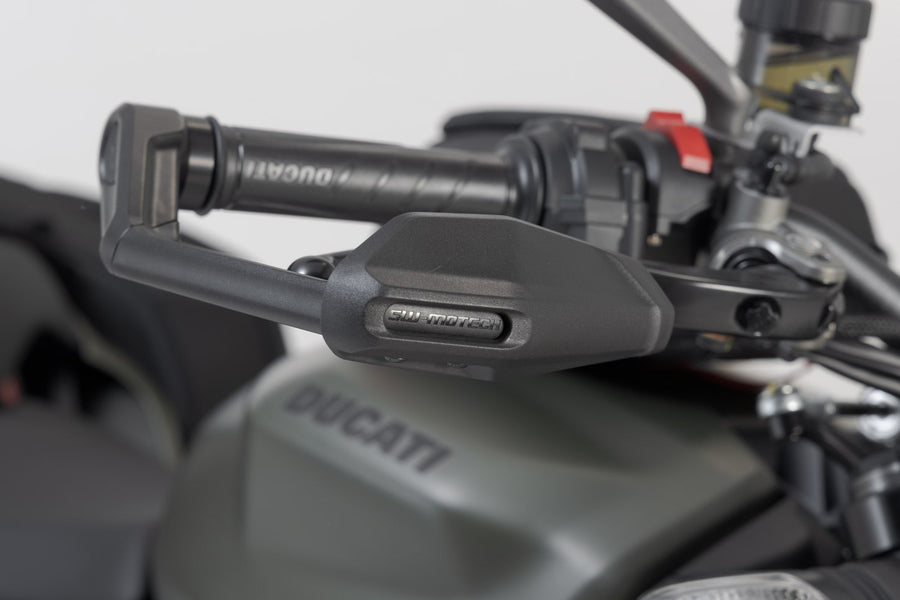 Ducati Streetfighter V4 / V4S 1100 [2025-2026] - lever protector with wind deflector - picture 3