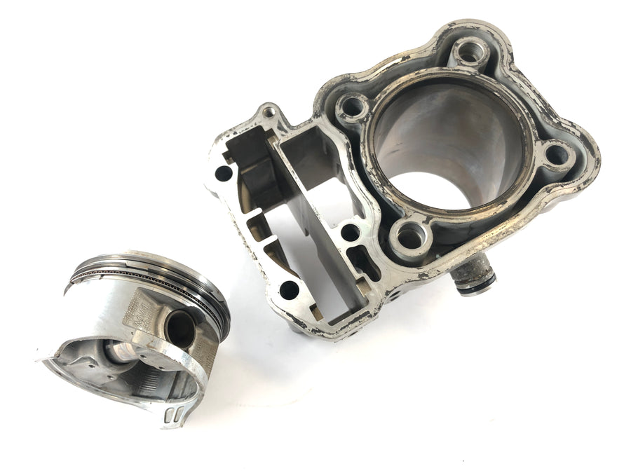 Honda XRV 750 Africa Twin RD04 [1993] - Cylinder with piston cylinder front