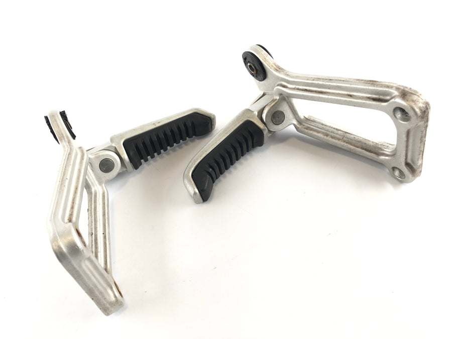 Ducati 900 SS [1993] - Passenger footrests left and right