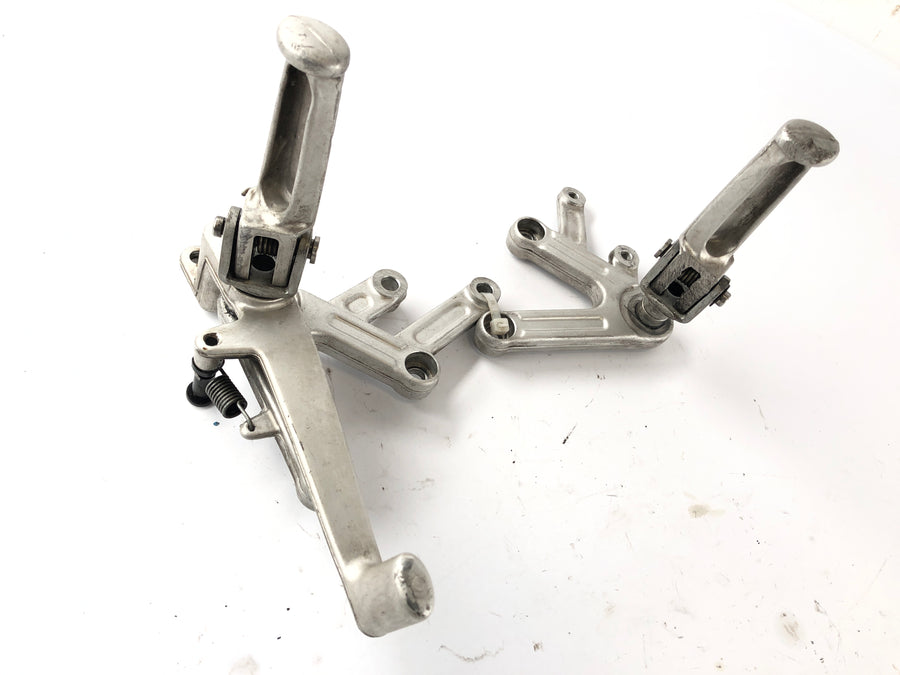 Triumph Speed ​​Triple T509 [1997] - Footrests Driver footrests left and right with holder