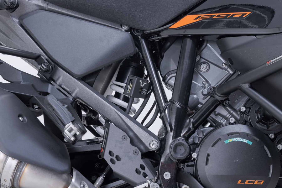 BMW F 650 GS (800 CC) Twin [2008-2012] - Brake fluid reservoir protection – picture 2