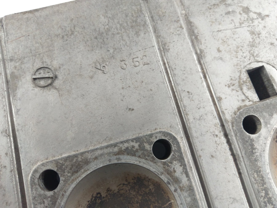 Suzuki GT 550 [1978] - Cylinder head