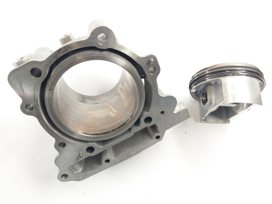 Aprilia RST 1000 Futura [2004] - cylinder with pistons